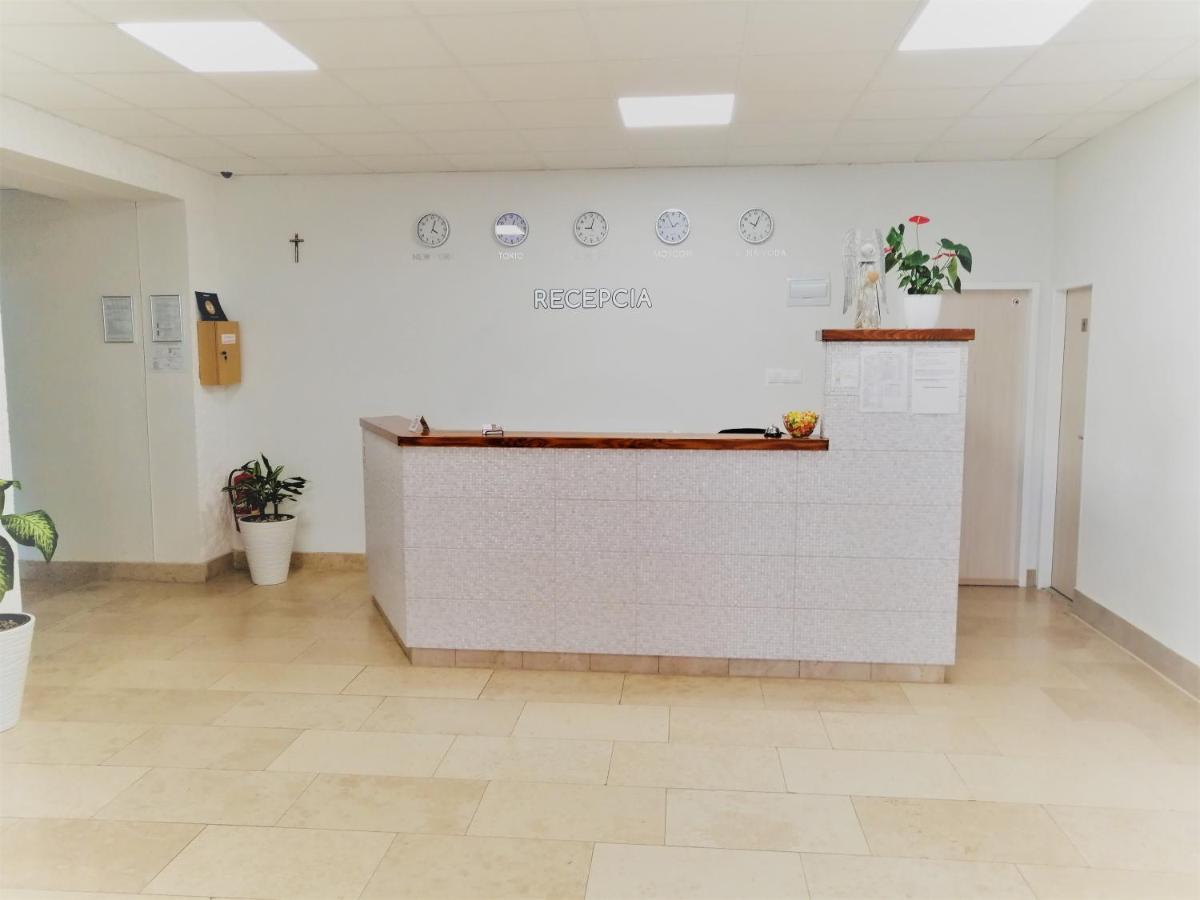 Penzion Adriana Nove Mesto nad Vahom Luaran gambar