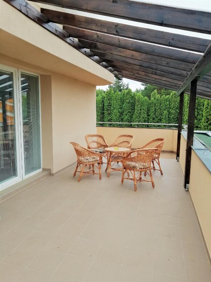 Penzion Adriana Nove Mesto nad Vahom Luaran gambar