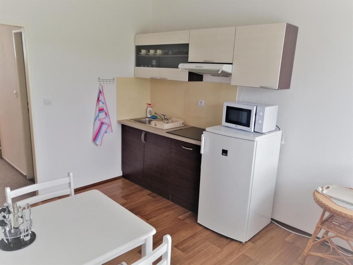 Penzion Adriana Nove Mesto nad Vahom Luaran gambar